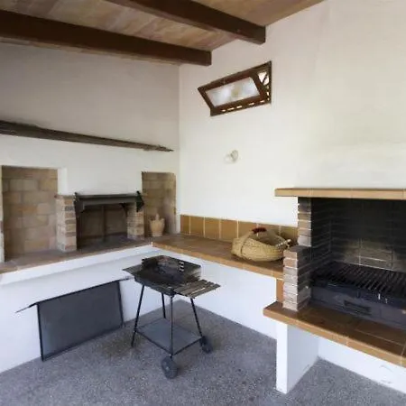 Villa Sleeps 6 With Pool And Wifi