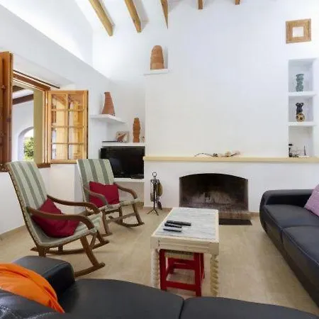 Sleeps 6 With Pool And Wifi Villa