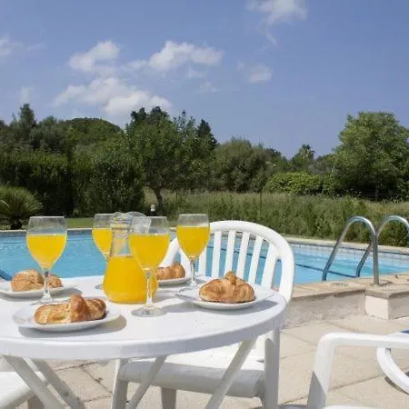 Villa Sleeps 6 With Pool And Wifi