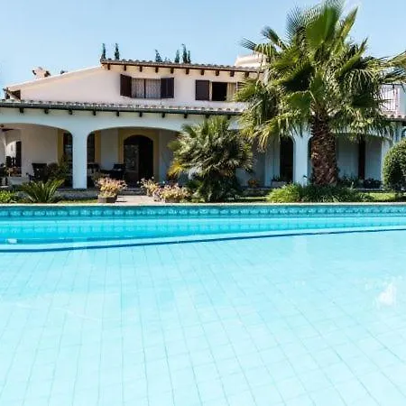 Sleeps 6 With Pool And Wifi